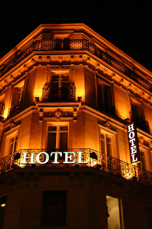 32Paris-hotel-at-night