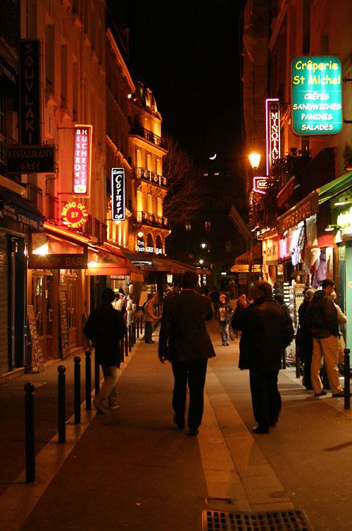 33Paris-Latin-Quarter-night