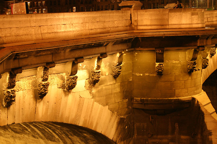 34Pont-de-Neuf-faces-night